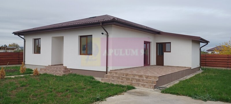 Sabareni, casa noua, 3 camere, 2 bai, bucatarie, terasa, pivnita