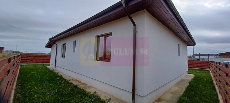 Sabareni, casa noua, 3 camere, 2 bai, bucatarie, terasa, pivnita