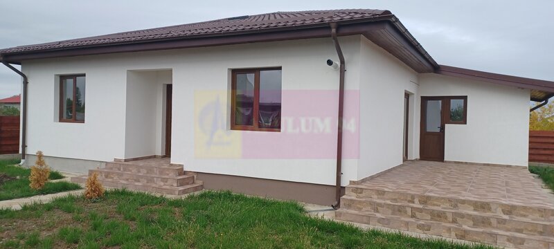 Sabareni, casa noua, 3 camere, 2 bai, bucatarie, terasa, pivnita